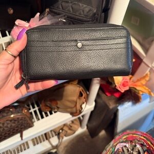 Black Leather Zip Wallet 000507